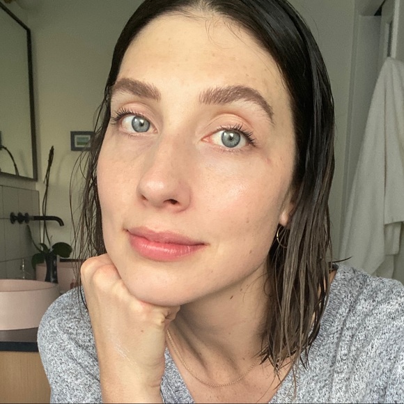 Meet your Posher, Hillary - Picture 1 of 1